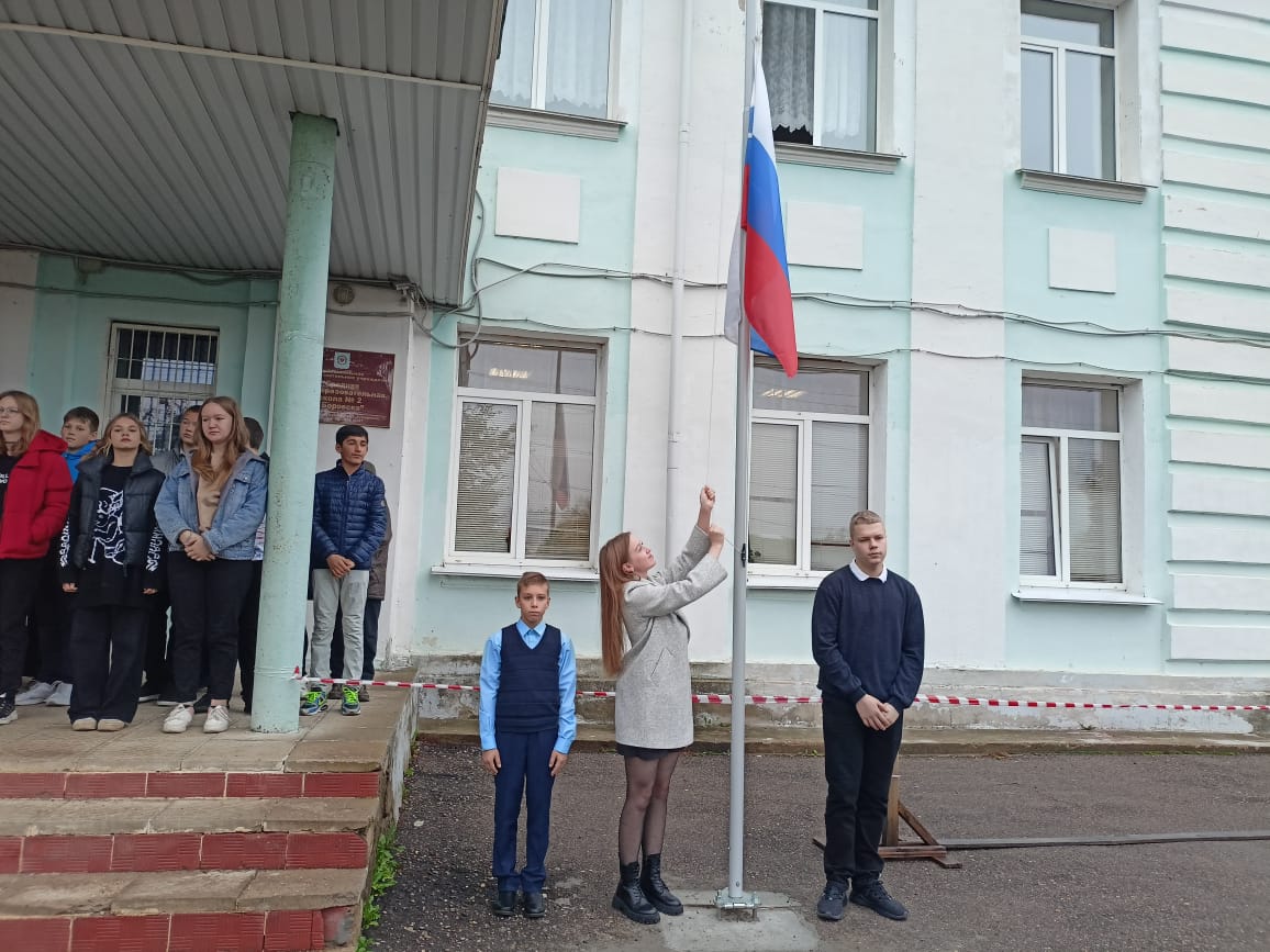 Церемония поднятия Государственного флага РФ.